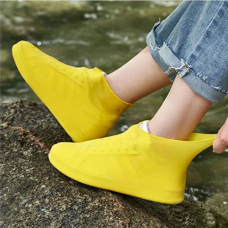 Waterproof Rain Shoe Cover – Non-slip sole & easy on/off – Reusable, perfect for wet weather or muddy walks – fits most shoes, keeps feet dry 🌧️