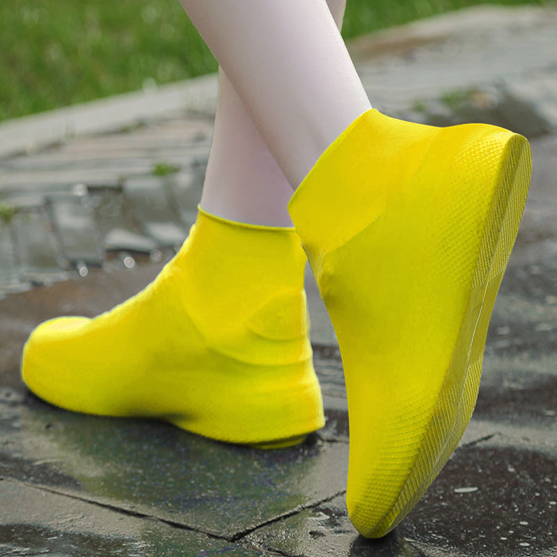 Waterproof Rain Shoe Cover – Non-slip sole & easy on/off – Reusable, perfect for wet weather or muddy walks – fits most shoes, keeps feet dry 🌧️