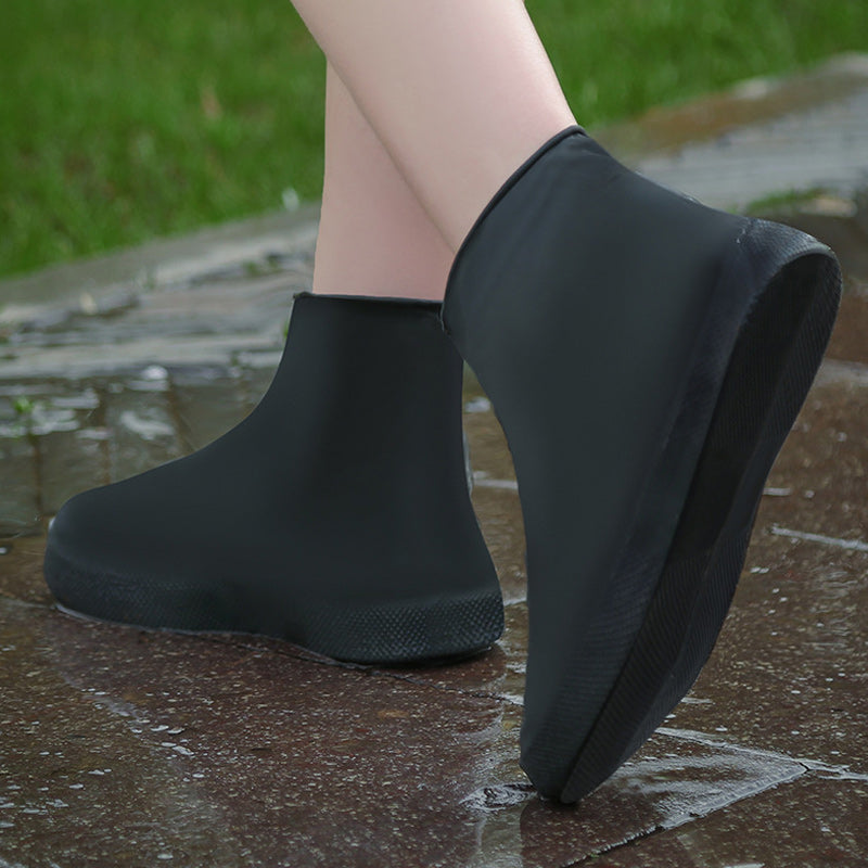 Waterproof Rain Shoe Cover – Non-slip sole & easy on/off – Reusable, perfect for wet weather or muddy walks – fits most shoes, keeps feet dry 🌧️