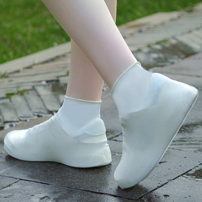 Waterproof Rain Shoe Cover – Non-slip sole & easy on/off – Reusable, perfect for wet weather or muddy walks – fits most shoes, keeps feet dry 🌧️